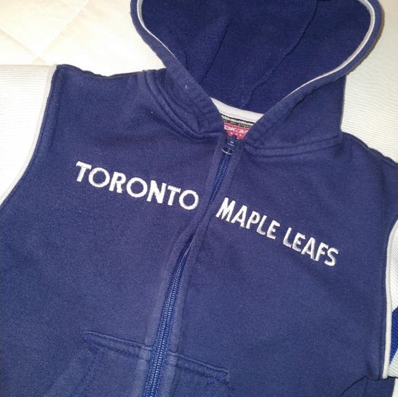 Size 4t Toronto Maple leaf Rbk hockey zip up hoodie - Picture 5 of 16